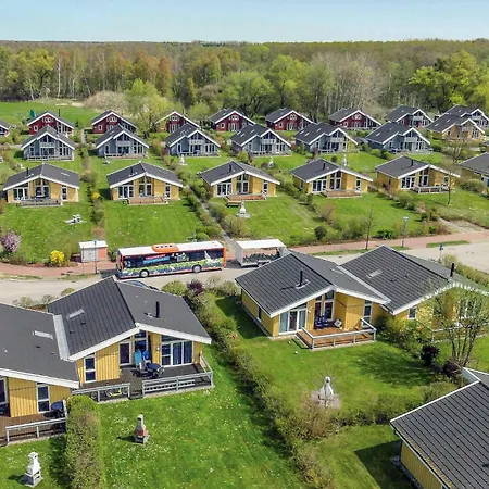 2 Bedroom Stunning In Rechlin Holiday home Zielow